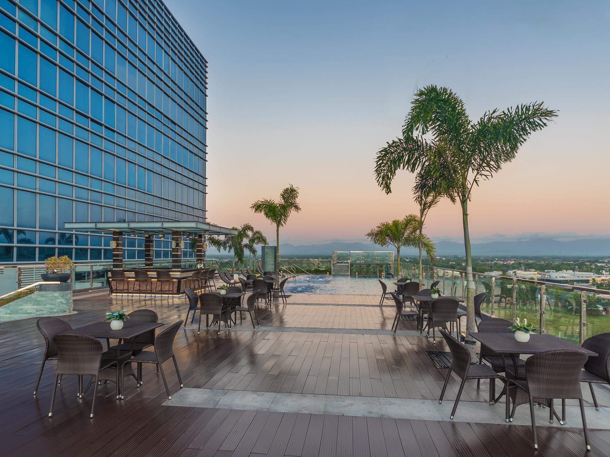 Richmonde Hotel Iloilo Exteriör bild